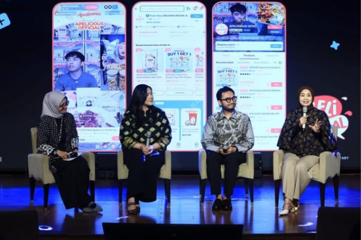 Ki-ka: MC, Cut Dartina Rinatha (Local Business Empowerment Tokopedia and TikTok Shop Indonesia), Satrio Arief (Group Brand Manager Facetology), dan Lisa Amalia (Owner Apelicious). Foto: Ist