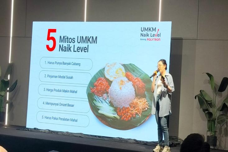 Head of Public Communications Polytron, Vina Julita Wijaya, sedang menjelaskan bahwa asumsi yang keliru dapat menghambat perjalanan UMKM di acara Pelatihan UMKM di Jakarta (Foto: Efa)