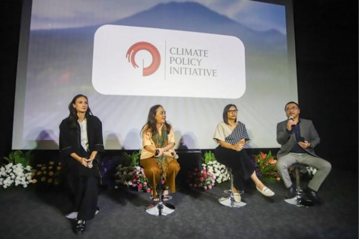 Aktivis lingkungan, Nadine Chandrawinata (paling kiri) saat pemutaran perdana film dokumenter Energi Untuk Negeri, Selasa, 01 September 2026 di Taman Ismail Marzuki (TIM), Jakarta Pusat. Foto: Ist