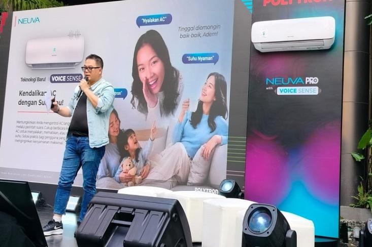Product Specialist AC Polytron, Erwin Kurniawan sedang menjelaskan fitur AC neuva Pro with Voice Sense pada acara peluncuran di Urban Forest, Cipete, Jakarta (Foto: Efa)