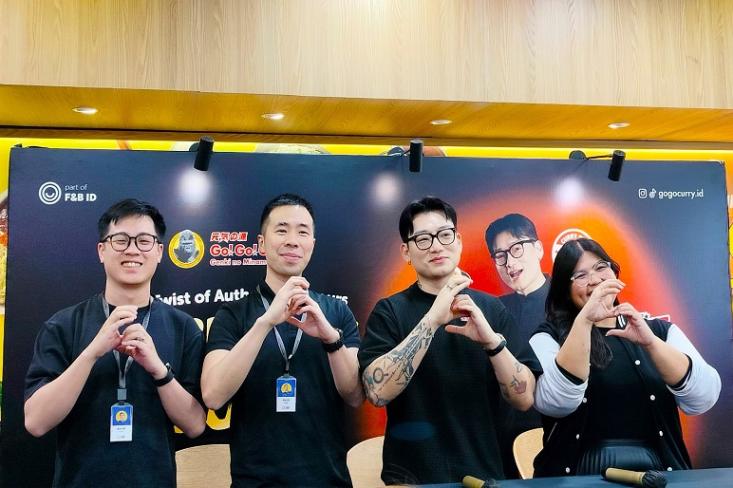 F&B ID Gandeng Chef Willgoz untuk Hadirkan Kreasi Menu Baru Go! Go! CURRY!  [Ki-Ka] - Daniel Yahya, Devin Widya Krisnadi, Chef Willgoz, dan Sarah Merci (Foto: Efa)