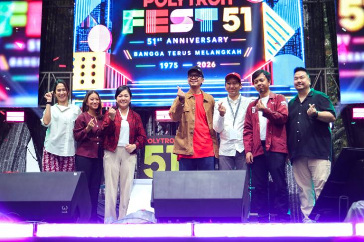 Diantika, General Manager Corporate Communications Polytron (no.3 dari kiri) bersama para narasumber dalam acara pembukaan Polytron Fest 51st Anniversary di Parkir Selatan GBK, Jakarta (Foto: Ist)