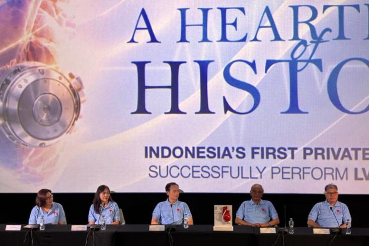 Ki-ka: Inge Samadi; dr. Melissa, MARS; dr. Leonardo Paskah Suciadi Sp.JP, FIHA, FAPSC, FESC, FHFA; dr. Maizul Anwar, Sp.BTKV (K); dan dr. Sugisman, Sp.BTKV, Subsp.JD (K). Foto: Novi