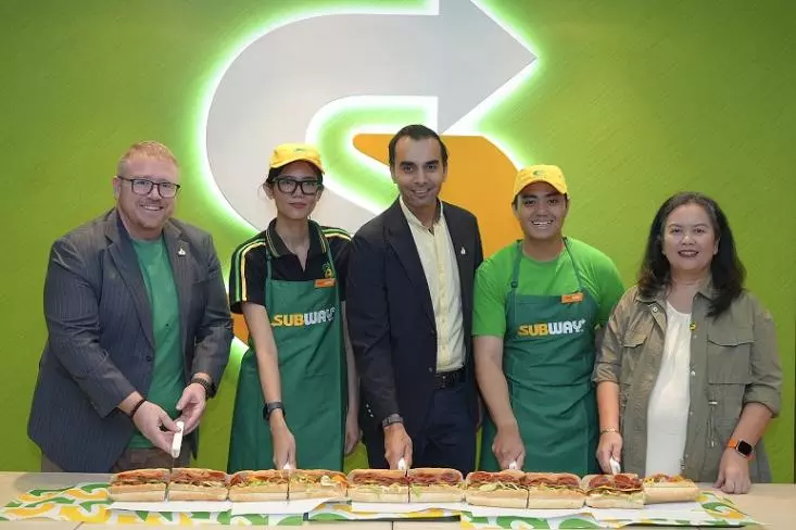 Rayakan CeleBREADtion ke-5 di Indonesia, Subway meluncurkan sandwich baru dengan sensasi gurih melimpah “Overload Smoky Cheese” (Foto: Efa)