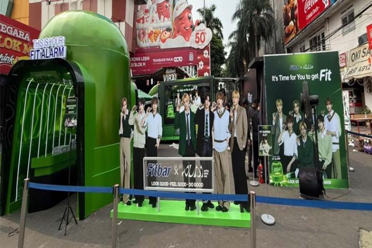 Fitbar resmi menggandeng ALPHA DRIVE ONE (ALD1) sebagai Brand Ambassador melalui “FIT ALARM: Pop Up Takeover”, sebuah pengalaman interaktif yang hadir di Blok M (Foto : Ist)