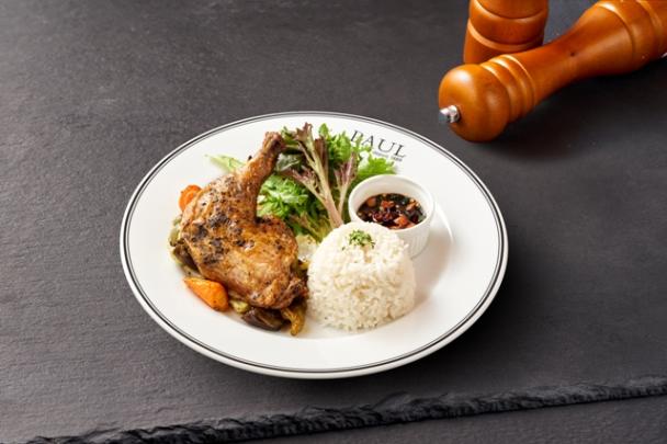 Chicken leg with rice & sambal kecap, salah satu menu Ramadan PAUL