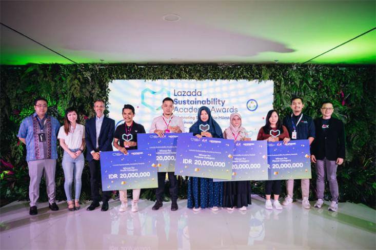 Lima pemenang Lazada Sustainability Academy Awards 2024. Foto: Ist