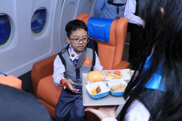 Anak-anak bisa menjadi penumpang atau Cabin Crew pesawat
