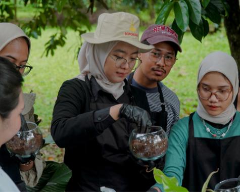 Pesan lingkungan pada gelaran Sunset di Kebun ini menghadirkan program edukasi konservasi