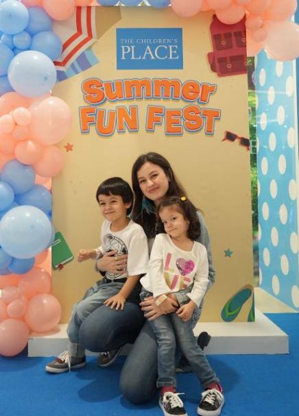 Kimberley Ryder bersama Rayden dan Aisyah