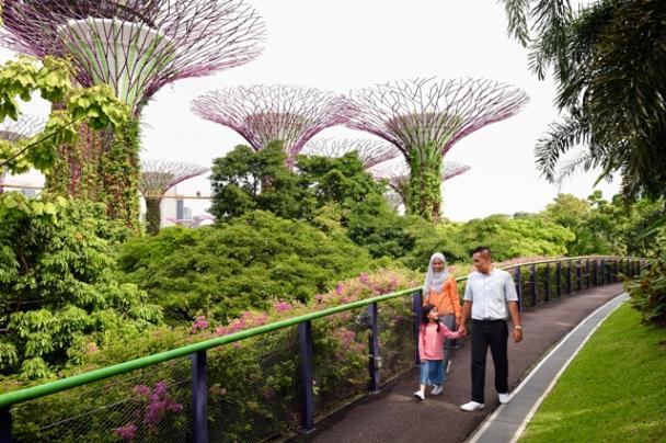 Jalan-jalan bersama keluarga di Gardens by the Bay