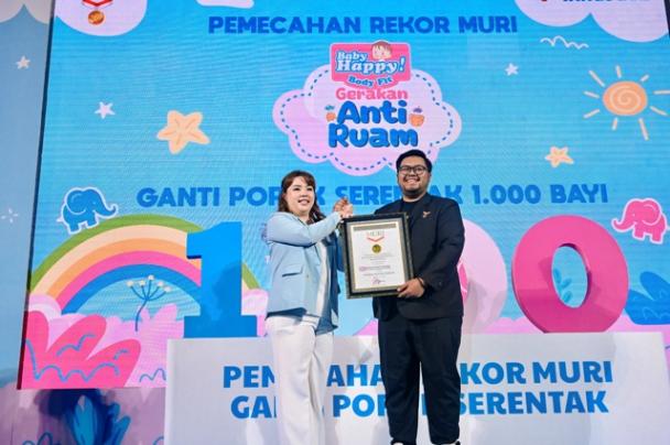 Baby Happy Diapers Cetak Rekor 1.000 Bayi Indonesia Ganti Popok Serentak