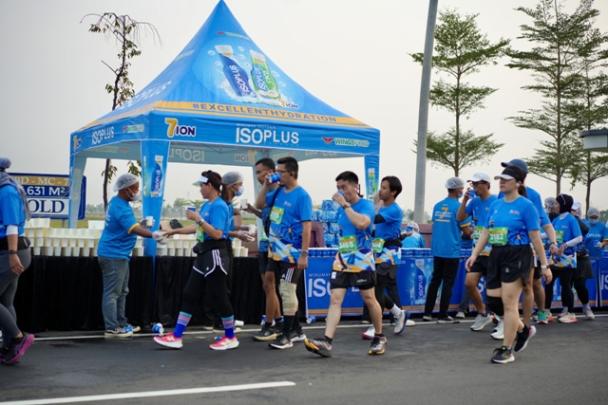 Water station di setiap 2 km memastikan pelari tetap terhidrasi