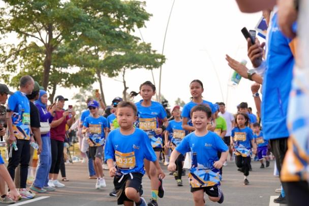 Momen Flag Off Pelari untuk kategori Kids Dash