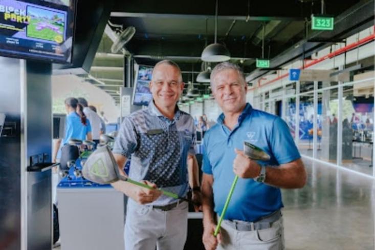 Ki-ka: Francis Dehnhardt dan Andrew Nathan, CEO Topgolf Southeast Asia Development. Foto: Ist