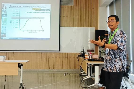 Prof. Dr. Purwiyatno Hariyadi, Ahli Teknologi Pangan dari  IPB