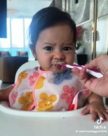 Baby Launa makan Beef Mashed Potato