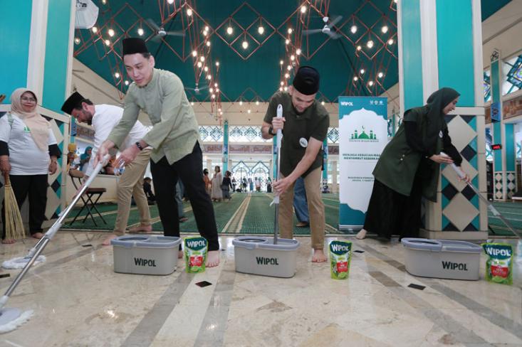 Wipol x DMI Gerakan Bersih Masjid 2025