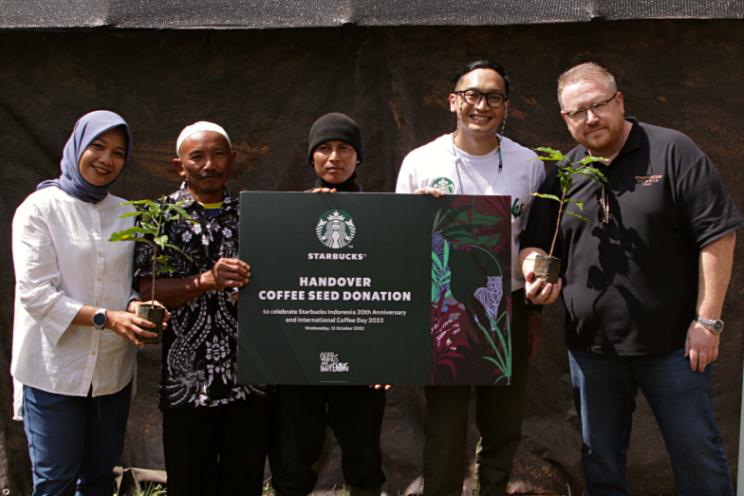 Starbucks Donasikan 48Ribu Bibit Pohon Kopi Oktober 2022