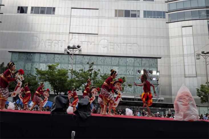 Svadara Warna Indonesia perkenalkan keindahan Reog Ponorogo. Foto: Ist