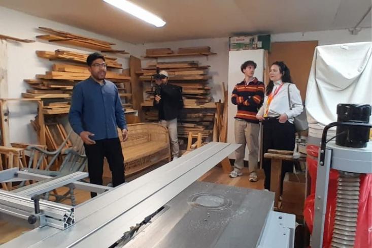 Studio tempat James mendesain hasil karya-karyanya. Foto: Novi