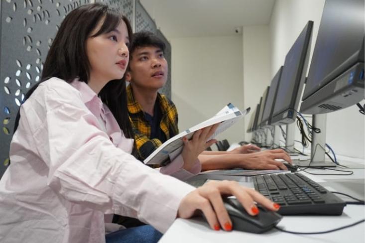Jembatan menuju karier global, DLI tawarkan gelar ganda Bisnis dan IT di Indonesia. Foto: Ist