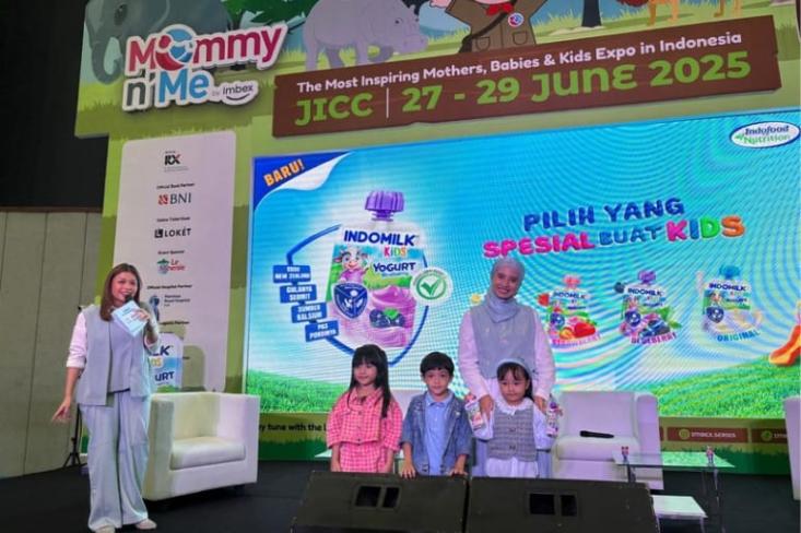 Bunda Shofi, ibu dari saintis cilik viral di TikTok, membagikan pengalamannya. Foto: Novi