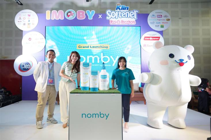 Acara peluncuran bersama maskot beruang bernama Nom Nom (paling kanan). Foto: Ist