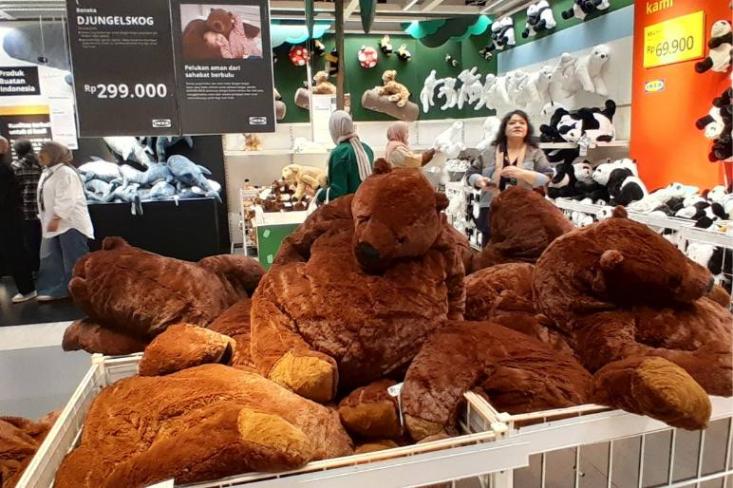 Produk boneka lokal Indonesia bisa ditemui di Toko IKEA di seluruh dunia. Foto: Novi