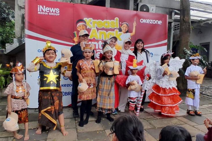 Para pemenang lomba kostum. Foto: Novi