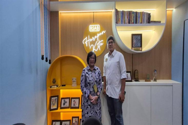 Nola Juasnita Bermawi, Direktur Perencanaan dan Keuangan RSAB Harapan Kita (kiri). Foto: Ist