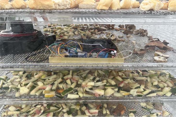 RenewFeed, sebuah inisiatif nirlaba yang mengubah limbah makanan menjadi pakan unggas. Foto: Ist