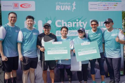 (ki-ka) Sandiaga Uno (no.2 dari kanan)