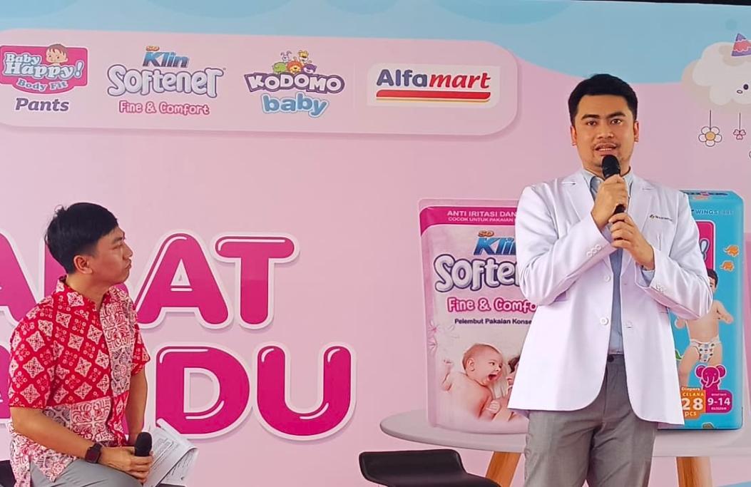 Sesi edukasi kesehatan Alfamart Sahabat Posyandu