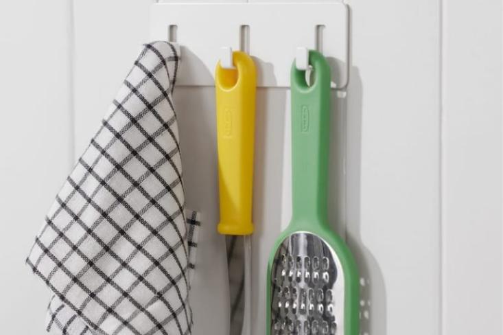 Gantungan praktis dengan pengait, untuk menyimpan alat kecil. Foto: Ist