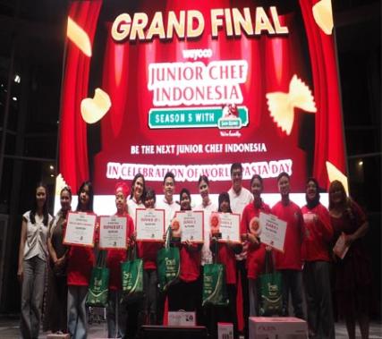 Para pemenang yang mendapat gelar Junior Chef Champion 2025