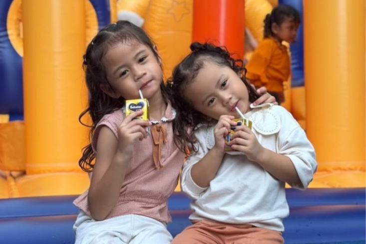 Pilih camilan sehat atau susu formula cair yang praktis dan rendah gula tambahan. Foto: Ist