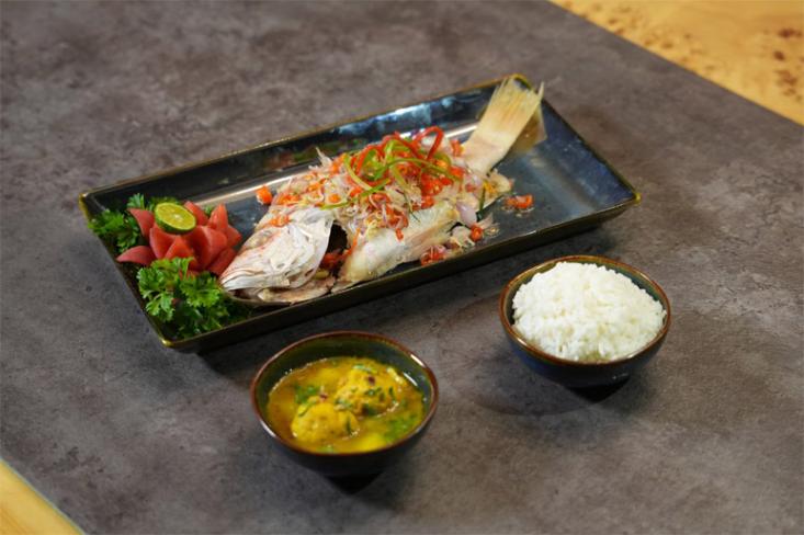 Kakap Sambal Matah untuk penyuka hidangan yang light namun tetap kaya rasa. Foto: Ist