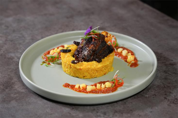 Nasi Minyak Iga Bakar, dimasak dengan mentega samin dan rempah-rempah. Foto: Ist