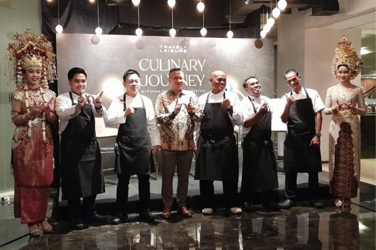 Indra Budiman, Area General Manager Indonesia Travel+Leisure Co. (tengah). Foto: Novi