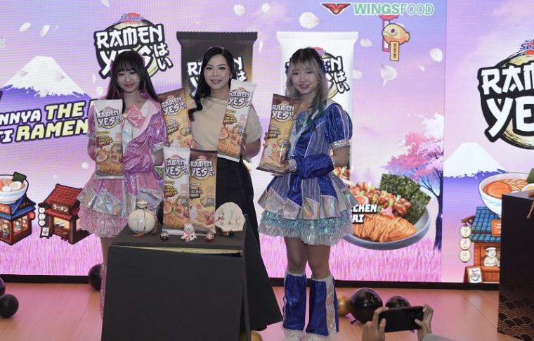 (ki-ka) Andrea, anggota Girl Band LEMON, Yohana Adityarini, Brand Manager Ramen YES, dan Michiko