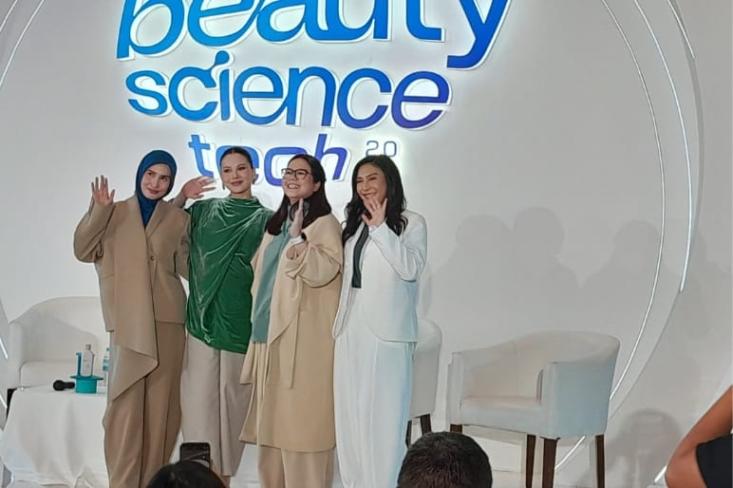 Ki-ka: Dwi Handayani (MC), Alyssa, Khikin, dan dr. Ardhiah. Foto: Novi