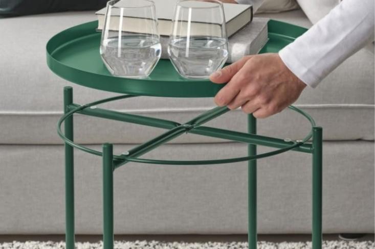 Meja baki atau troli yang bisa didorong ke mana saja. foto: Ist