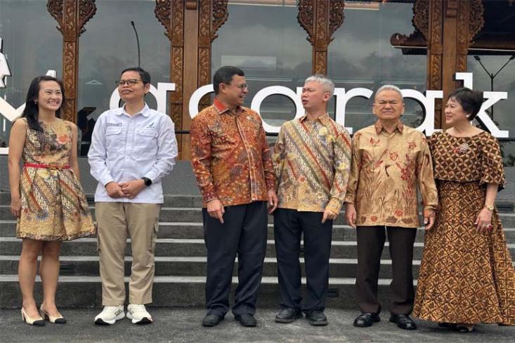 Momen peresmian dan opening Acaraki Jamu Experience Cafe PIK 2. Foto: Novi