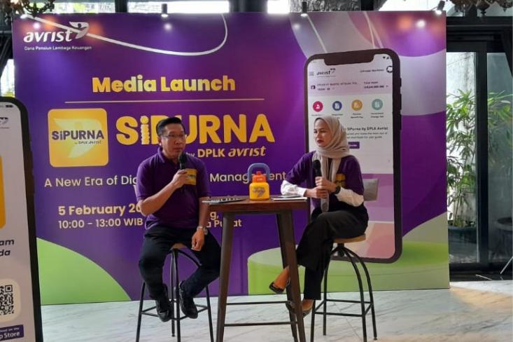 Firmansyah, Ketua Pengurus DPLK Avrist dan Nadia Harsya, Financial Planner. Foto: Novi