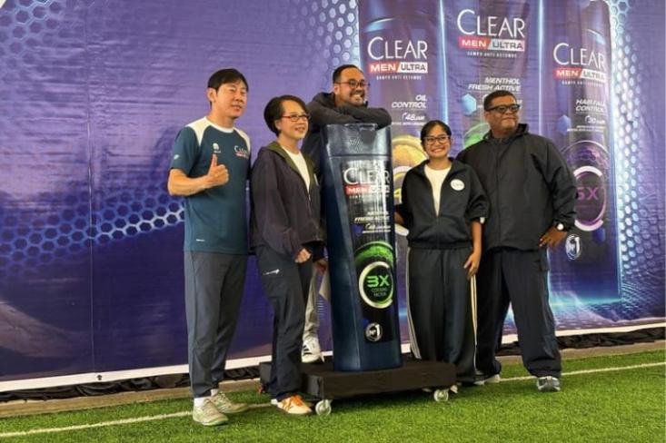 Ki-ka (depan): STY, Christina Yusuf, Ari Astuti, dan MC. Foto: Novi