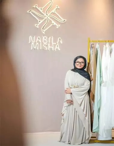Nabila Misha, desainer yang mulai menapak karier sejak usia 14 tahun. Foto: Ist
