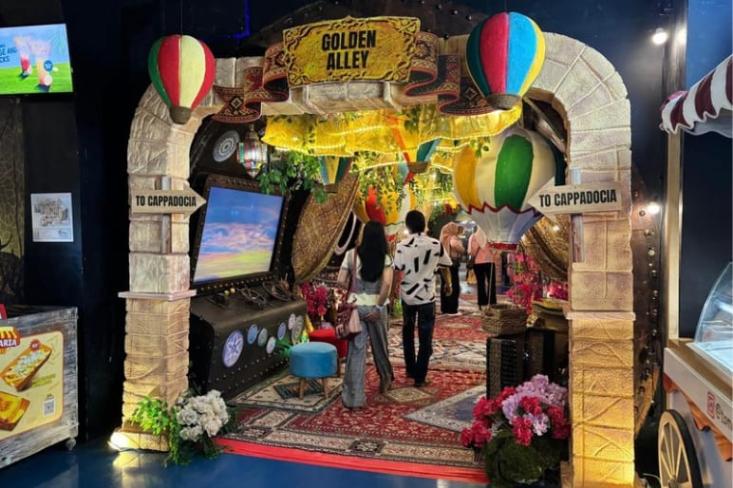 Instalasi estetis bergaya Cappadocia lengkap dengan balon-balon udara yang instagramable. Foto: Novi