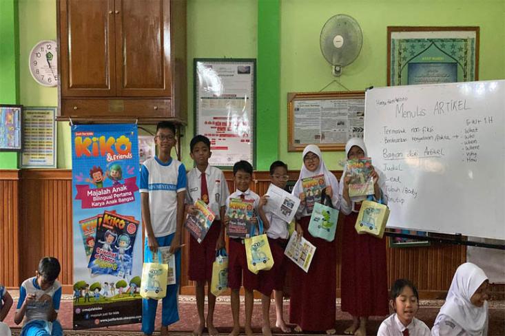 Grup Juara Satu dalam menulis artikel berita berkelompok. Foto: Salwa Kiki