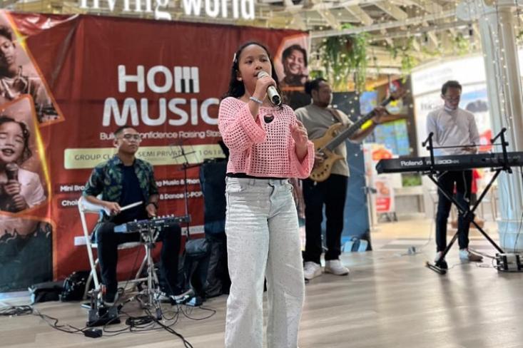 Salah satu peserta HOM Music Singing Contest yang menghadirkan Mbak Bertha sebagai juri (Foto: Ist)